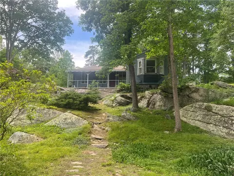 147 Battey Meetinghouse Rd, Scituate, RI 02857
