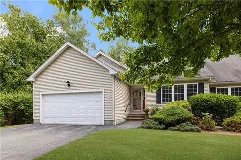 20 Gazebo View Dr, Warwick, RI 02886