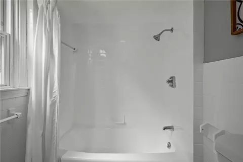 Bath - 403 Chapmans Ave, Warwick, RI 02886 photo 2 of 2