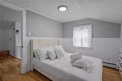 Bedroom - 403 Chapmans Ave, Warwick, RI 02886 photo 2 of 7