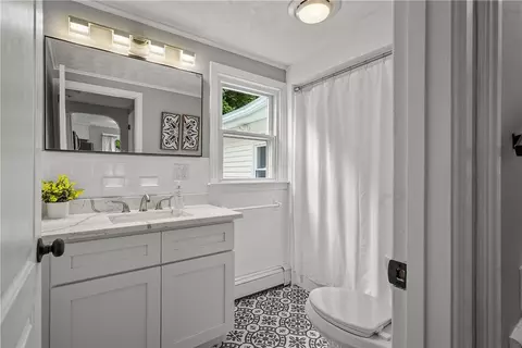 Bath - 403 Chapmans Ave, Warwick, RI 02886 photo 1 of 2