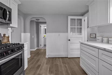Entry Way - 403 Chapmans Ave, Warwick, RI 02886 photo 1 of 7