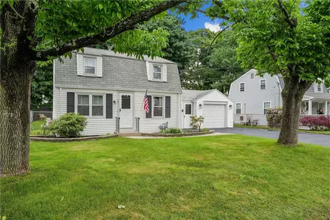 403 Chapmans Ave, Warwick, RI 02886