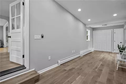 Entry Way - 403 Chapmans Ave, Warwick, RI 02886 photo 4 of 7