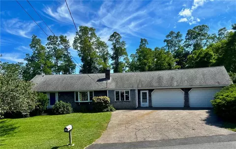 87 Tallman Ave, Portsmouth, RI 02871