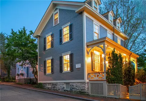 37 John St, Newport, RI 02840