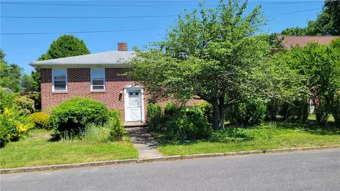 36 Dekalb St, Cranston, RI 02910