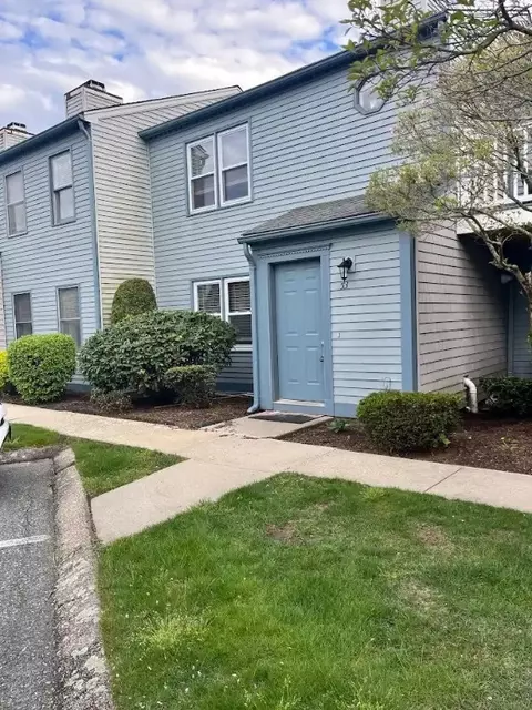 1 Willow Glen Cir #53, Warwick, RI 02889