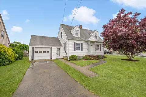 289 Judson St, Tiverton, RI 02878