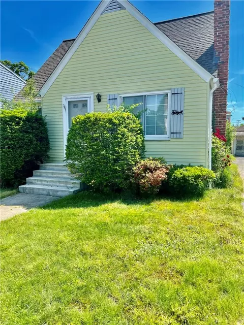 247 Ausdale Rd, Cranston, RI 02910