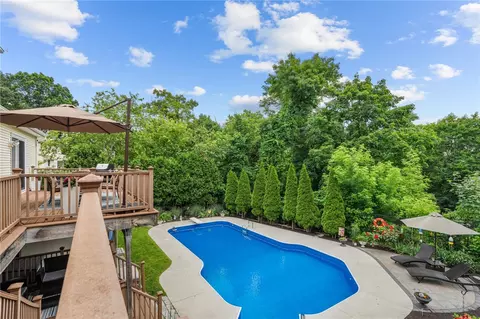 71 Rockridge Rd, Lincoln, RI 02865