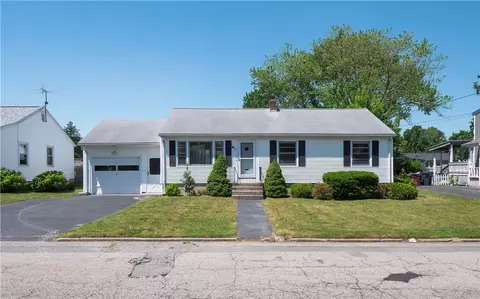 41 Welfare Ave, Warwick, RI 02888