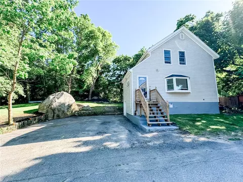9 Birch St, Tiverton, RI 02878