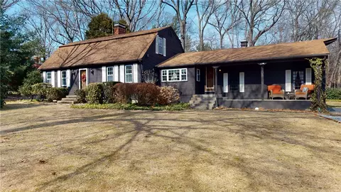540 Country View Dr, Warwick, RI 02886