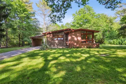 9 Homestead Rd, Richmond, RI 02894