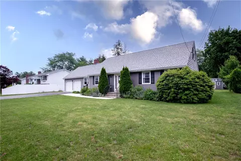 12 Laurel Hill Dr, Smithfield, RI 02917