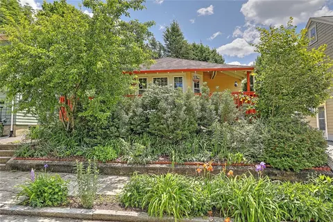 102 Edgehill Rd, Providence, RI 02906