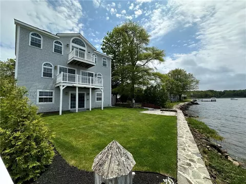 67 Lawrence Ct, Tiverton, RI 02878