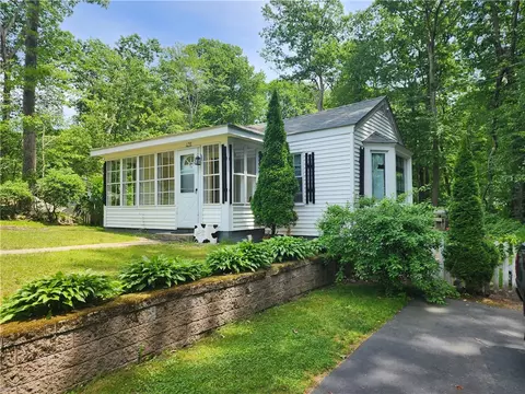 435 Lake Washington Dr, Glocester, RI 02814