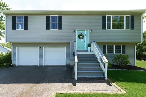 28 Willow Ct, Portsmouth, RI 02871