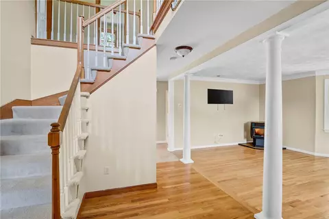 47 Crestview Dr, Mendon, MA 01756 photo 5