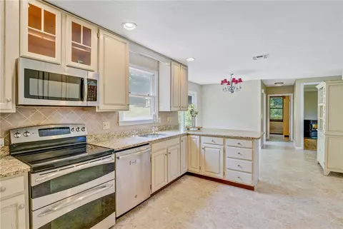 47 Crestview Dr, Mendon, MA 01756 photo 9