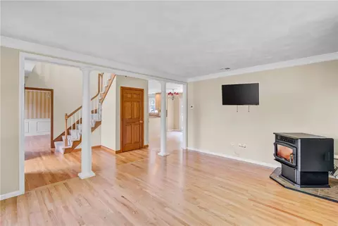 47 Crestview Dr, Mendon, MA 01756 photo 6