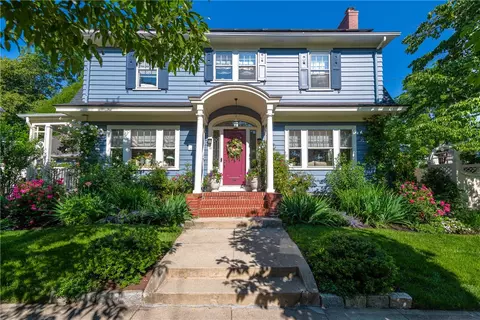 92 Ivy St, Providence, RI 02906