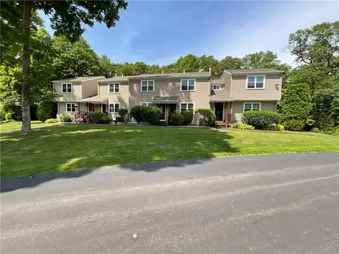 351 New London Ave #202, Warwick, RI 02886