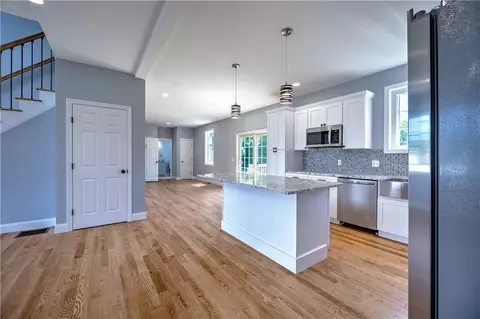 551 Louise St, Woonsocket, RI 02895 photo 8