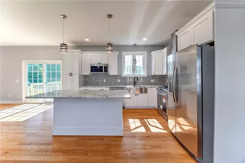 551 Louise St, Woonsocket, RI 02895 photo 9