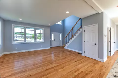 551 Louise St, Woonsocket, RI 02895 photo 4