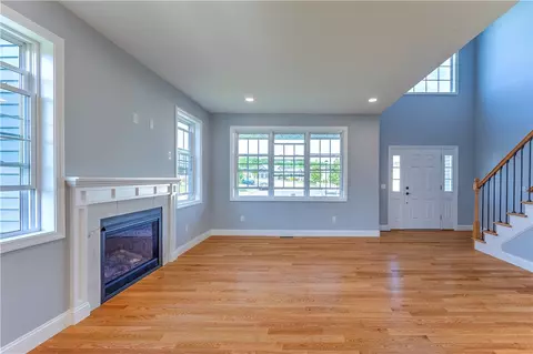 551 Louise St, Woonsocket, RI 02895 photo 7
