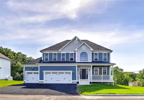 551 Louise St, Woonsocket, RI 02895 photo 2