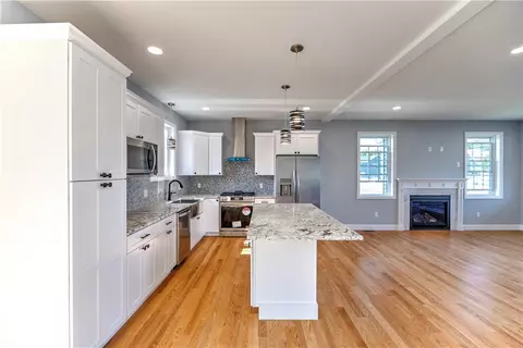 551 Louise St, Woonsocket, RI 02895 photo 10