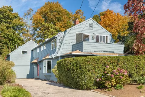 6 Arnold St, Barrington, RI 02806