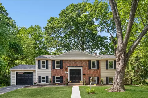 271 Stillwater Dr, Warwick, RI 02889