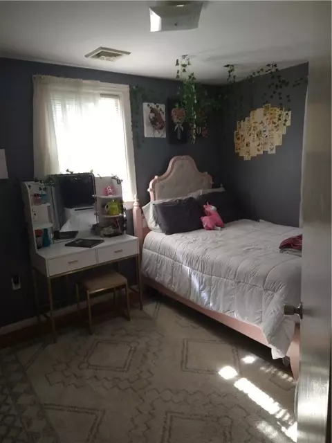 Bedroom - 19 Etta St, Warwick, RI 02889 photo 3 of 3