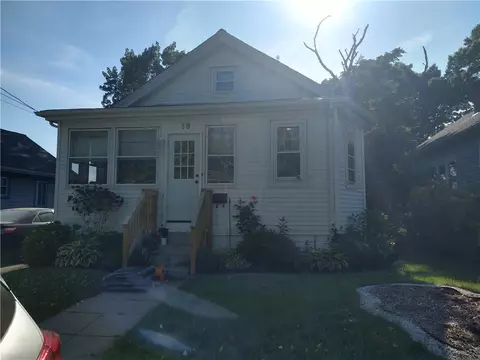 19 Etta St, Warwick, RI 02889