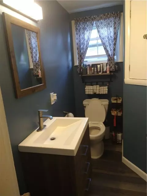Bath - 19 Etta St, Warwick, RI 02889 photo 1 of 1