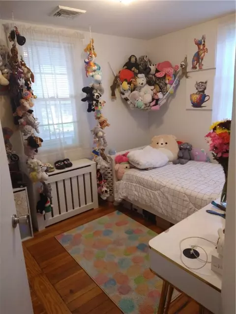 Bedroom - 19 Etta St, Warwick, RI 02889 photo 2 of 3