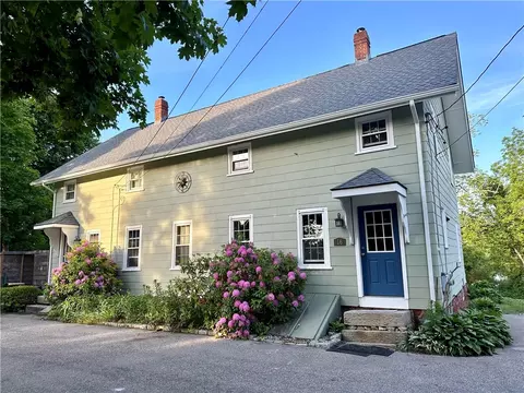 16 Paddy Hill Rd, South Kingstown, RI 02879