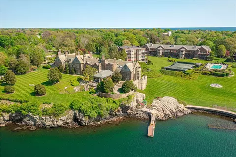 111 Harrison Ave #M10, Newport, RI 02840
