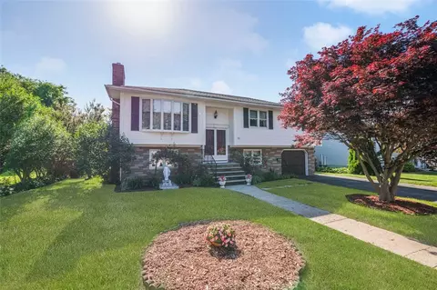73 Royal Ave, Cranston, RI 02920