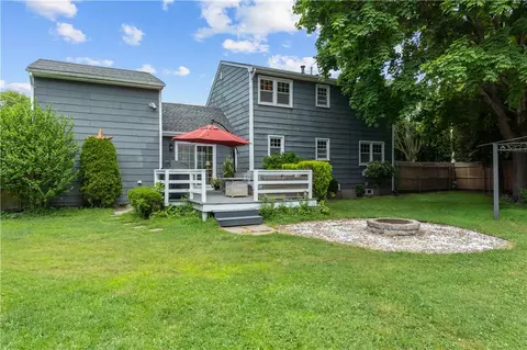 Exterior - 70 Harborview Dr, Warwick, RI 02889 photo 5 of 6