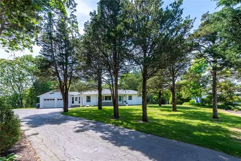 5 Westview Dr, Westerly, RI 02891 photo 2