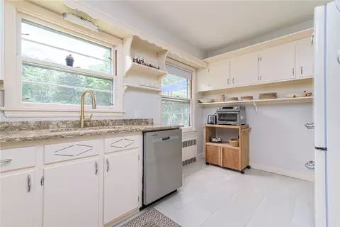 5 Westview Dr, Westerly, RI 02891 photo 8