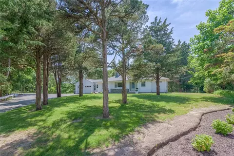 5 Westview Dr, Westerly, RI 02891