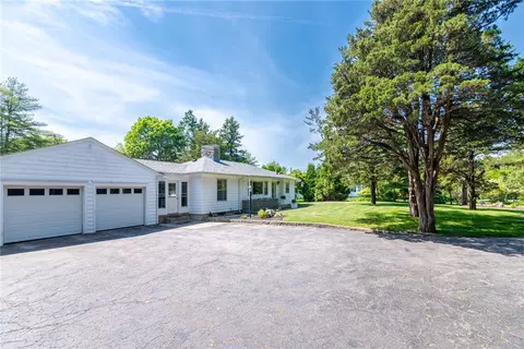 5 Westview Dr, Westerly, RI 02891 photo 4