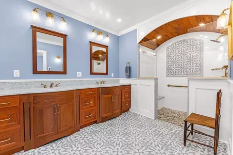 Bath - 7 Kettle Close, Westerly, RI 02891 photo 2 of 4